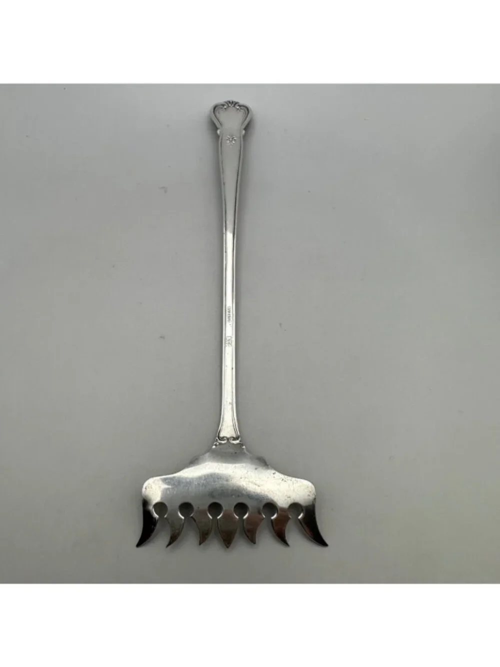 Sardine Fork Ancestry Pattern Weidlich Sterling Silver Bacon Rack Floral 1940s